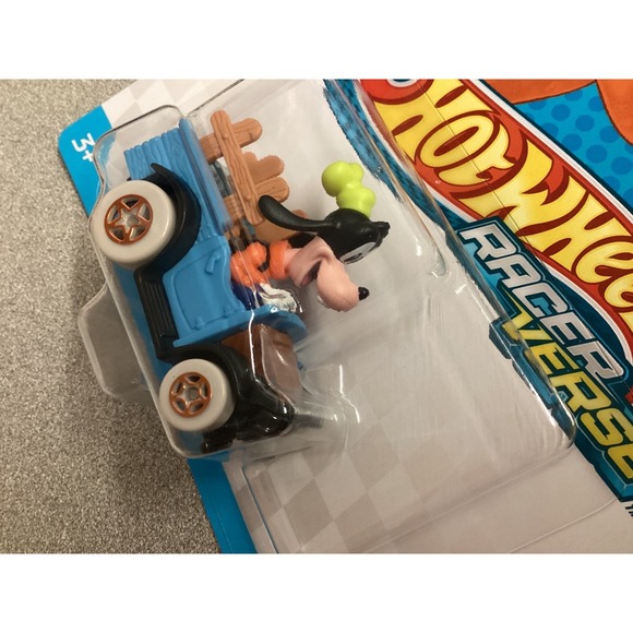 2025 Mattel Hot Wheels Racer Verse Mickey & Friends Goofy - New - Picture 3 of 3